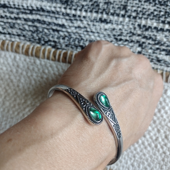 3 / $25 Beautiful Metal Adjustable Bracelet - Picture 4 of 4